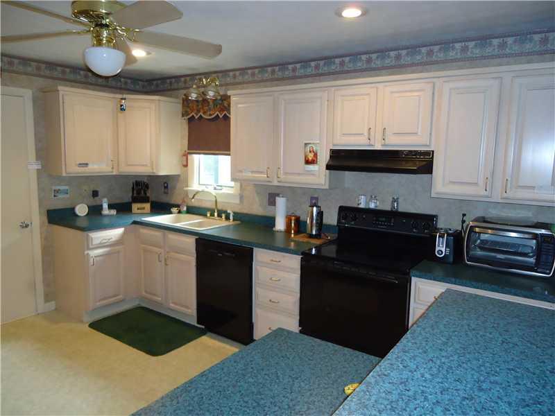 35 Captain Thomas Road Ogunquit, ME 03907 - Photo 3 of 17 Kitchen.
