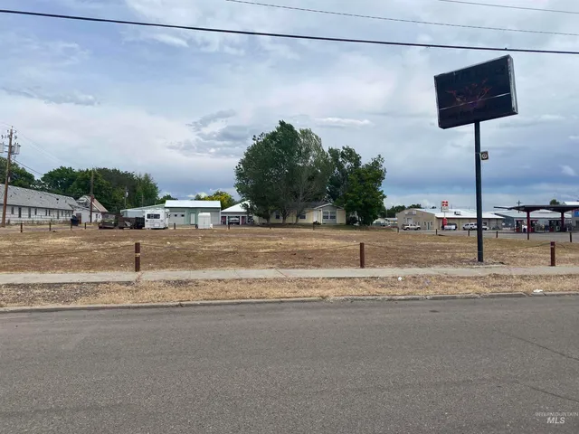 $225,000 | 326 East 2nd Street, Weiser, ID 83672