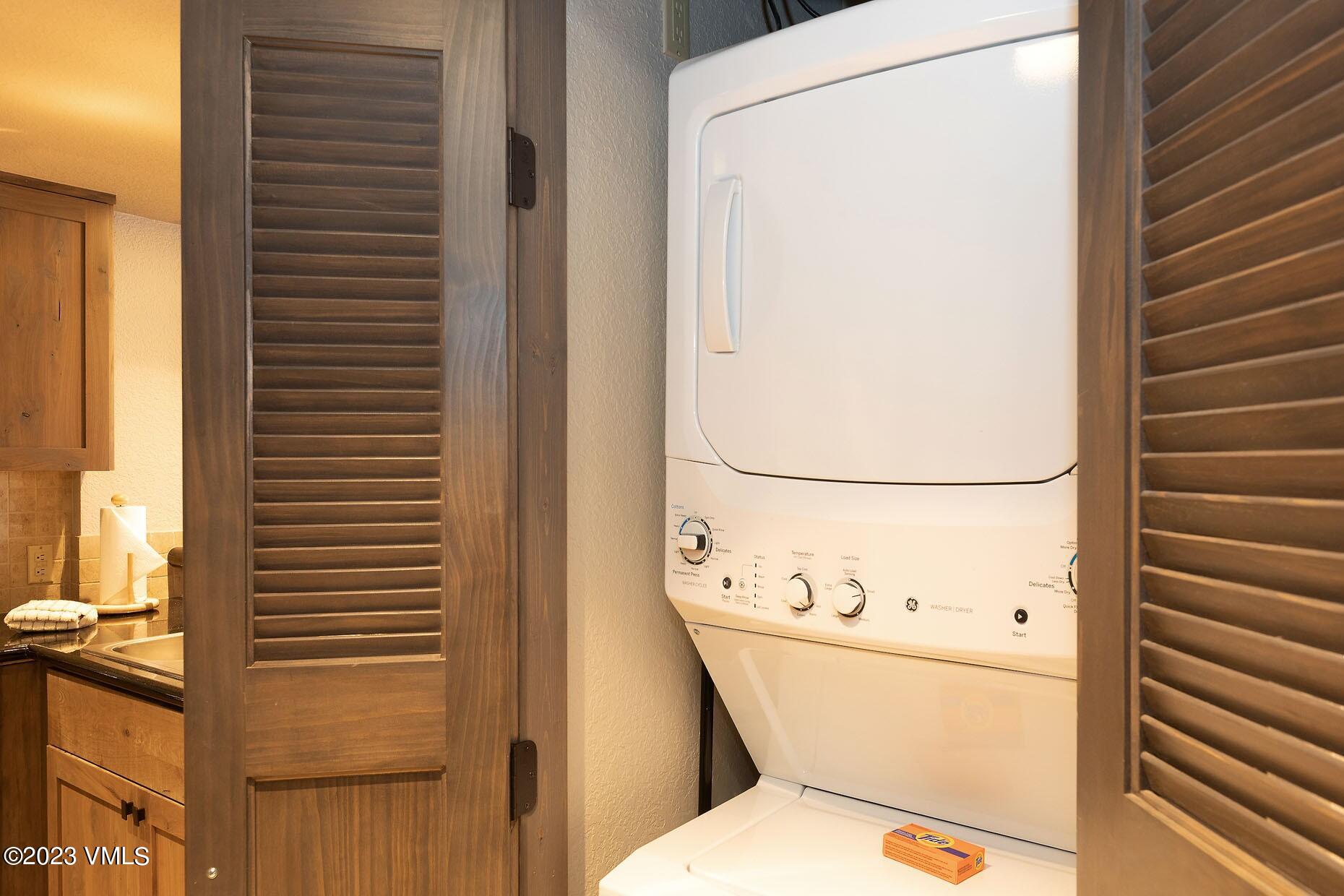 210 Offerson Road, Unit R214 WEEK 36 Beaver Creek, CO 81620 - Photo 12 of 19 a white toilet sitting next to a shower