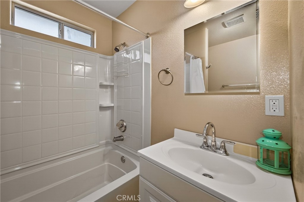 299 North 3rd Street Banning, CA 92220 - Photo 15 of 21 Hall Bath