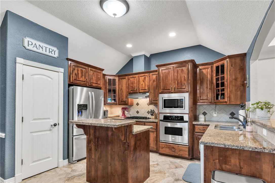 2703 Hickory Court Bryan, TX 77808 - Photo 10 of 26