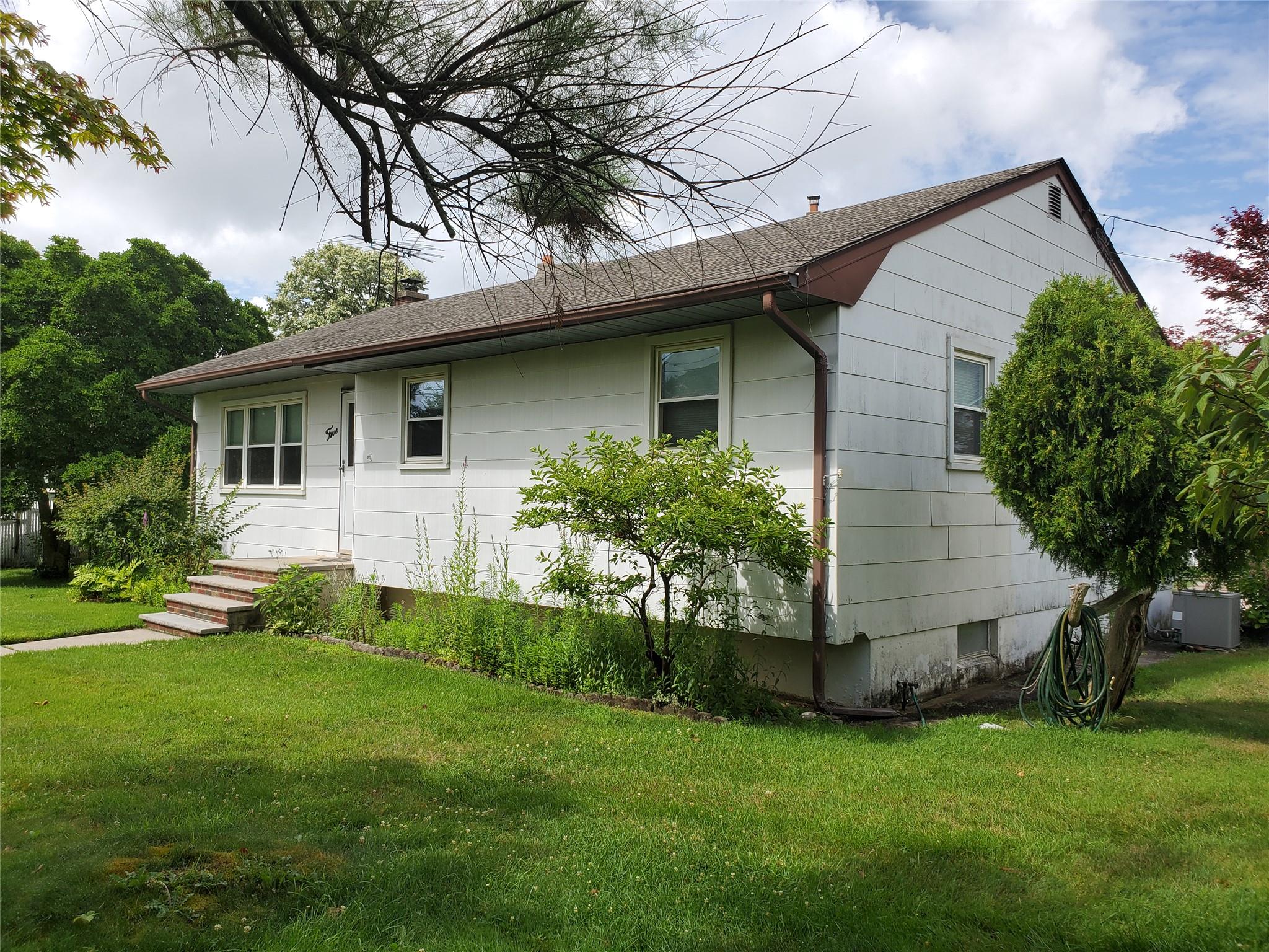 a view of a house with a yard