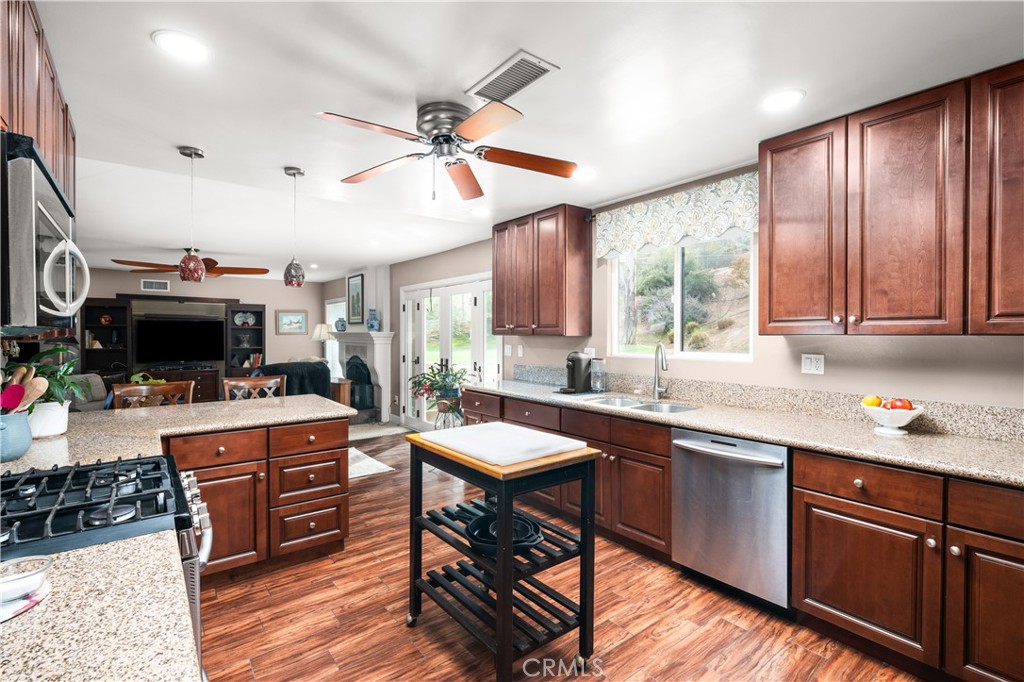 5051 Victoria Avenue Riverside, CA 92506 - Photo 13 of 45 kitchen