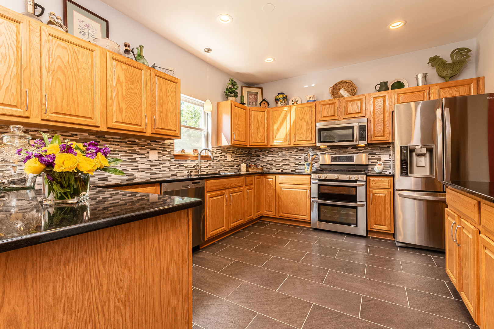 208 Spring Valley Way Round Lake, IL 60073 - Photo 7 of 32