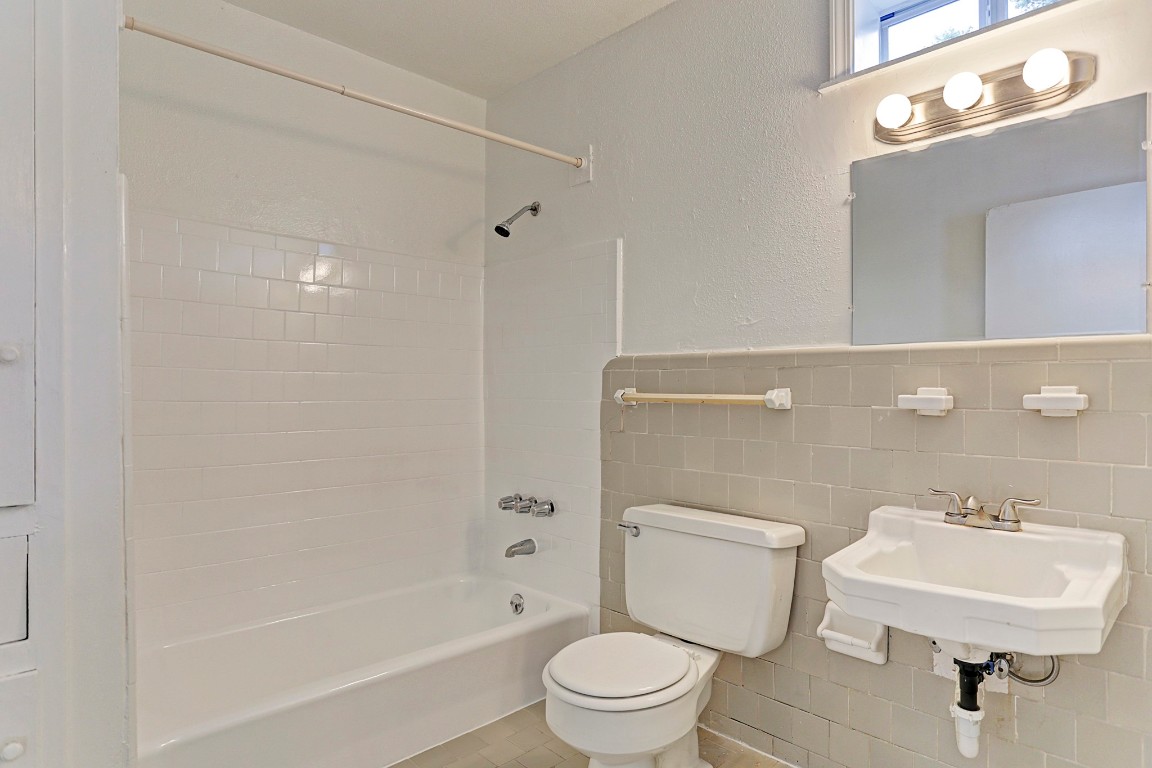 2202 Park Street, Unit 5 Houston, TX 77019 - Photo 7 of 8