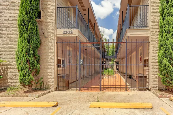 $950 | 2202 Park Street, Unit 5, Houston, TX 77019