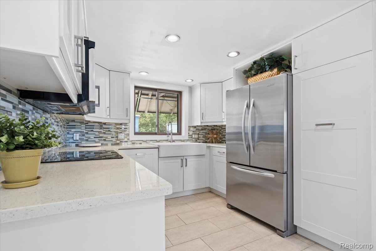 17410 Waterloo Road Chelsea, MI 48118 - Photo 16 of 47 Stainless Steel appliances