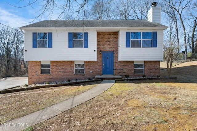 $2,300 | 1624 Summerhill Drive, Knoxville, TN 37922