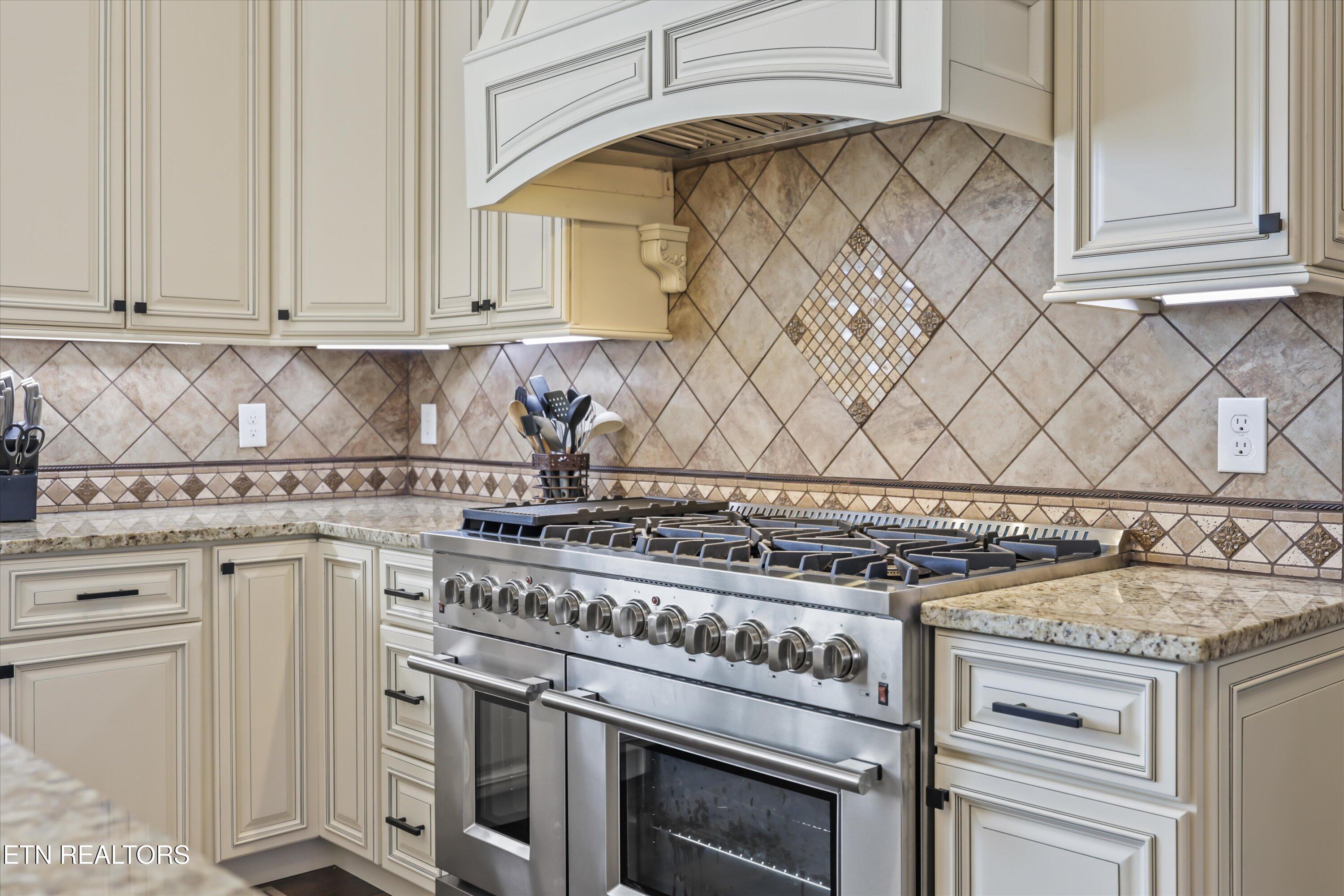 8521 Reed Drive Powell, TN 37849 - Photo 16 of 60 18-8521 Reed Dr 12