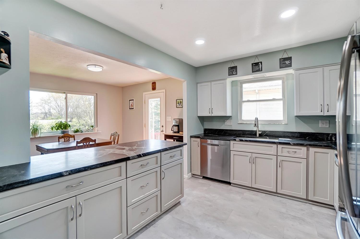 2979 Kleeman Road Cincinnati, OH 45211 - Photo 8 of 20