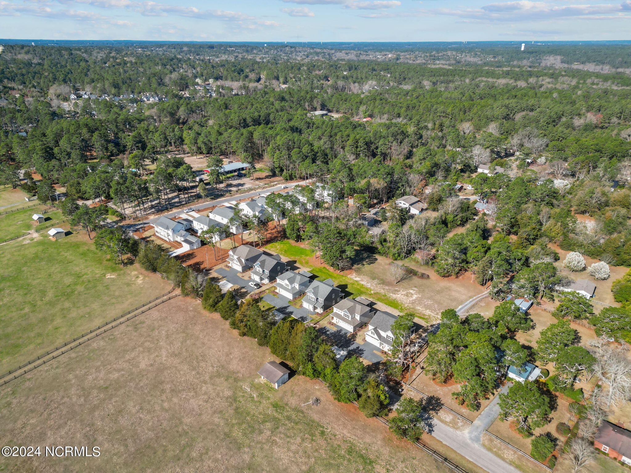 810 Sheldon Road Southern Pines, NC 28387 - Photo 5 of 45 2-web-or-mls-dji_fly_20240311_102930_557