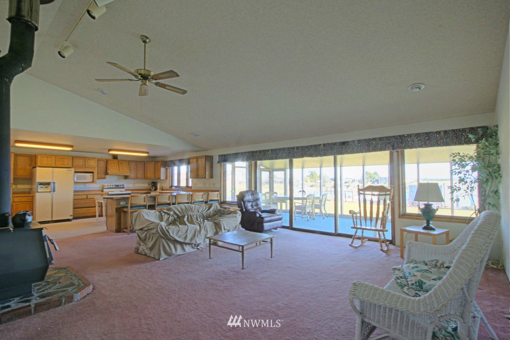 8026 Comox Road Birch Bay, WA 98230 - Photo 5 of 22 Gallery Image 5