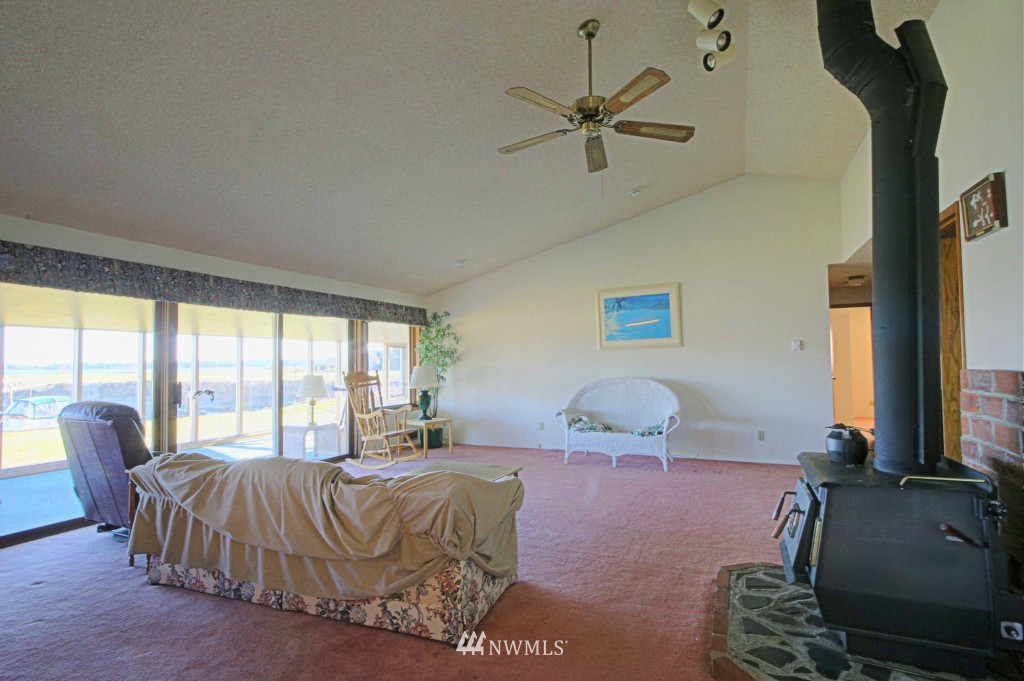 8026 Comox Road Birch Bay, WA 98230 - Photo 6 of 22 Gallery Image 6