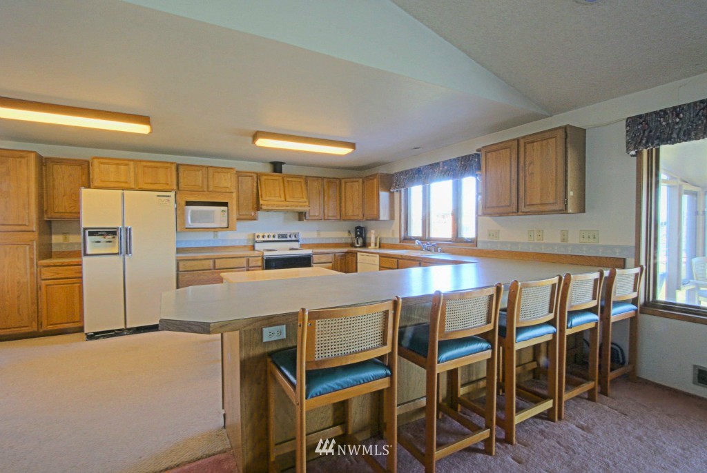 8026 Comox Road Birch Bay, WA 98230 - Photo 8 of 22 Gallery Image 8