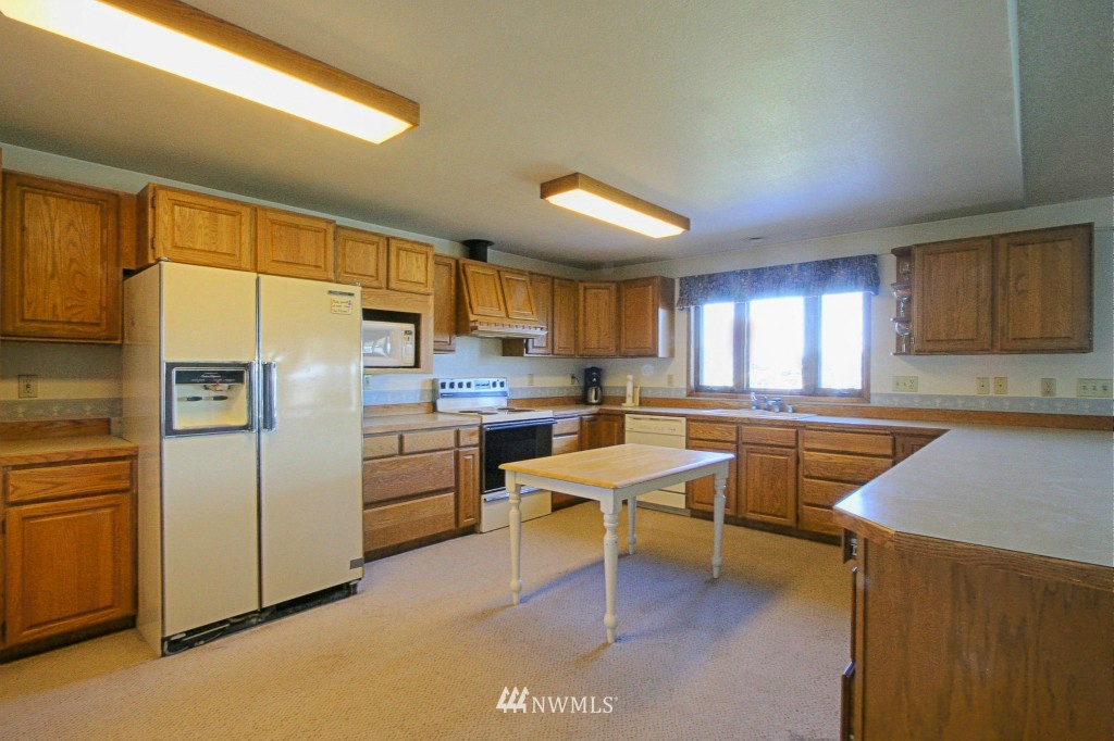 8026 Comox Road Birch Bay, WA 98230 - Photo 9 of 22 Gallery Image 9
