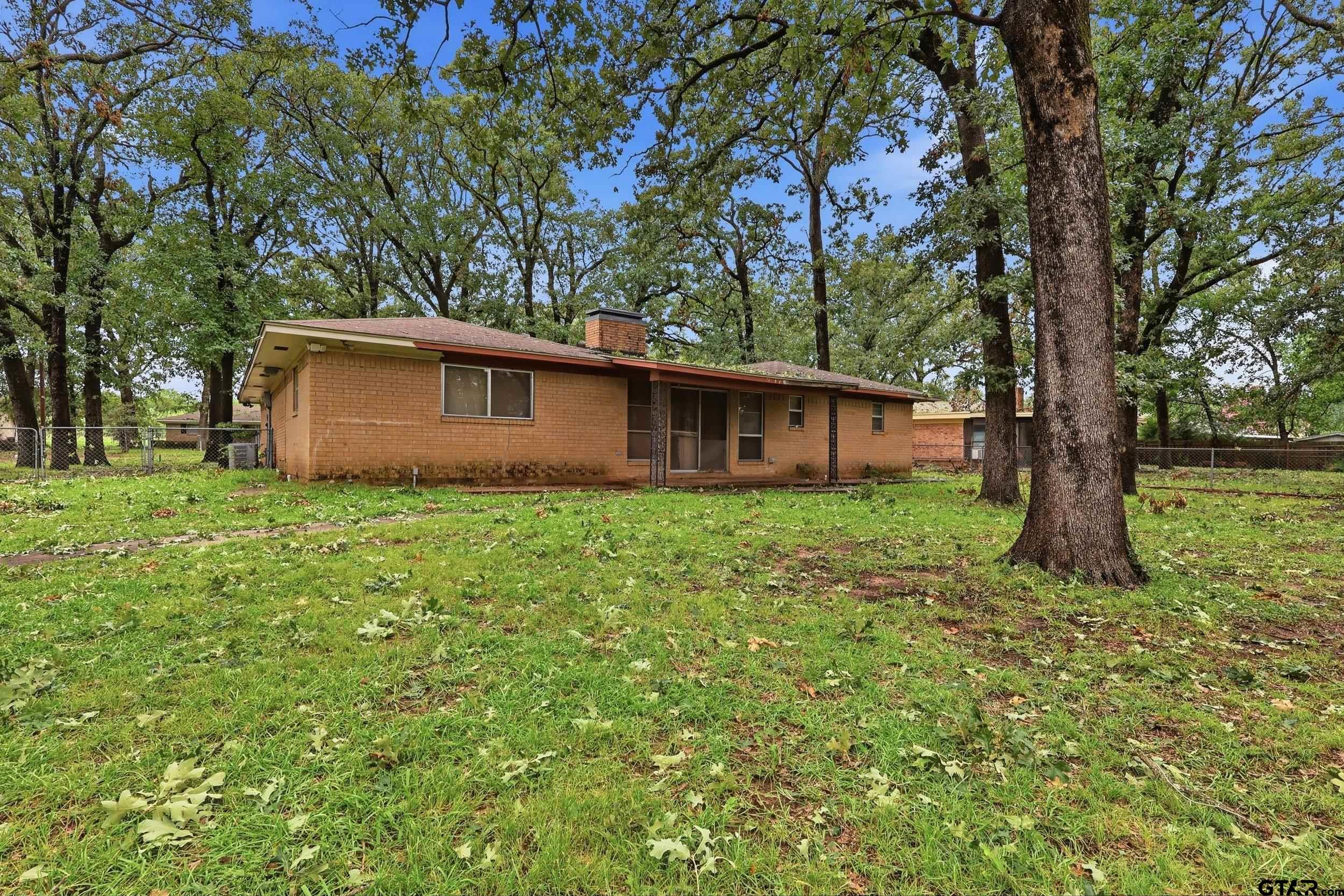 135 46th Street Southwest Paris, TX 75460 - Photo 4 of 39