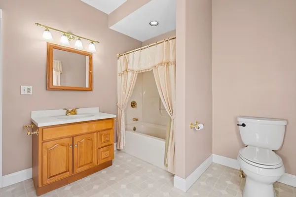 $575,000 | 9 Blinns Court, Taunton, MA 02780