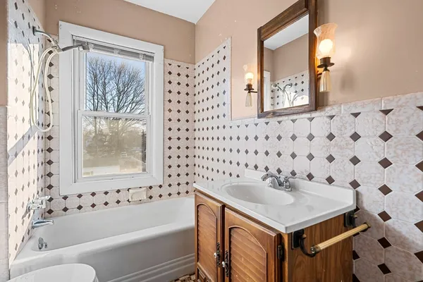 $575,000 | 9 Blinns Court, Taunton, MA 02780