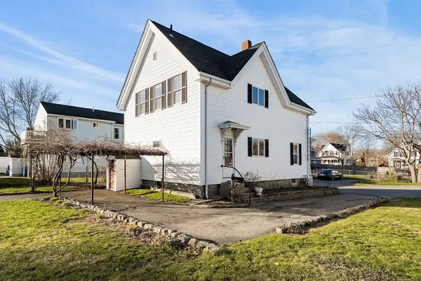 $575,000 | 9 Blinns Court, Taunton, MA 02780