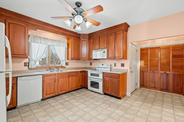 $575,000 | 9 Blinns Court, Taunton, MA 02780