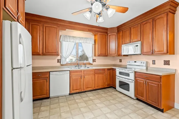 $575,000 | 9 Blinns Court, Taunton, MA 02780