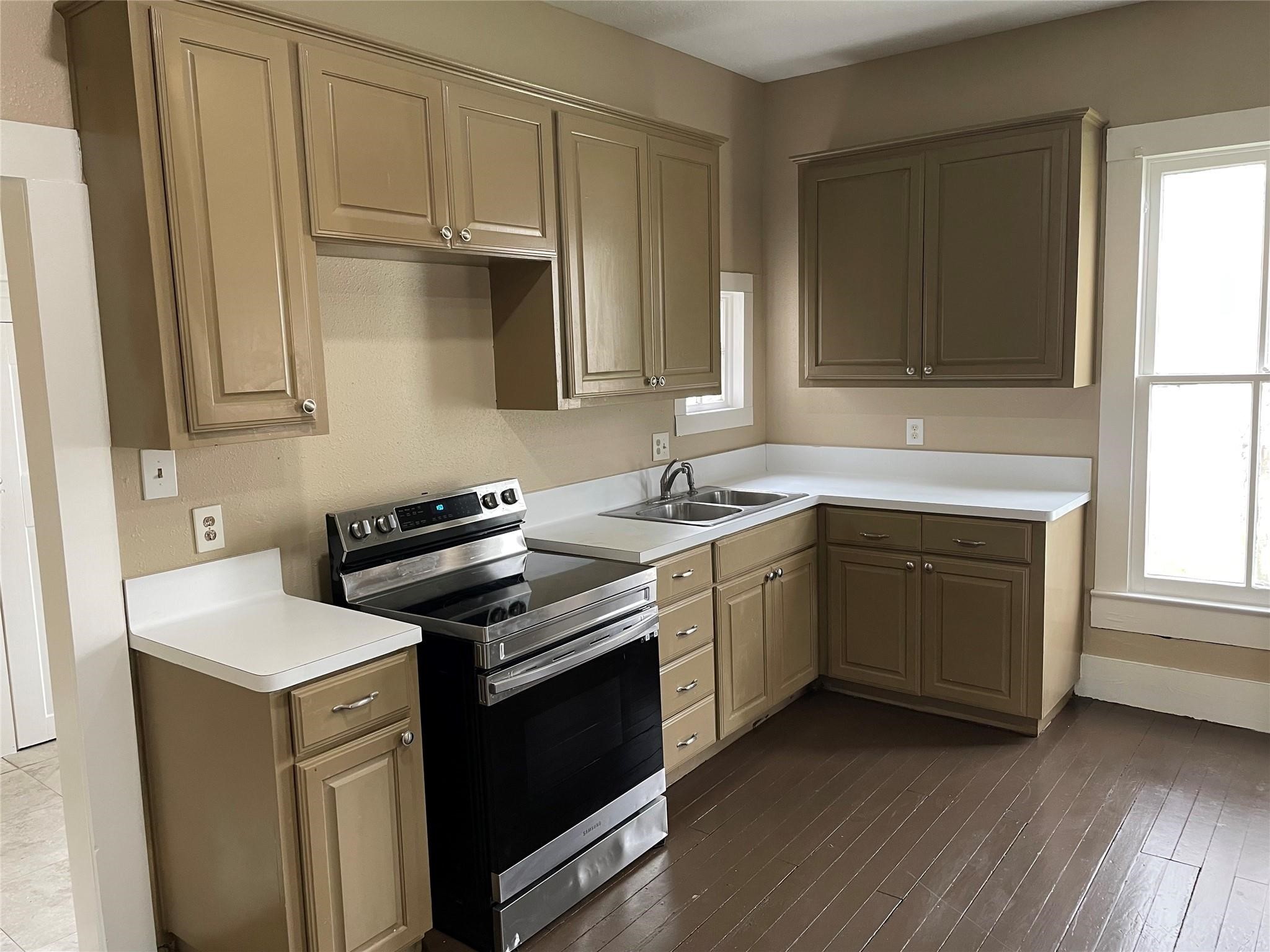 405 10th Street Hempstead, TX 77445 - Photo 5 of 14