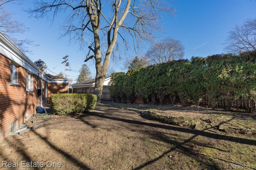1216 Sycamore Drive Rochester, MI 48307 - Photo 28 of 31