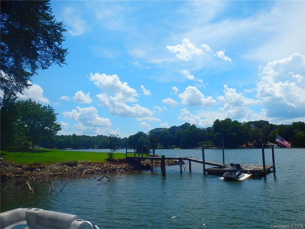 a view of a lake with houses in back