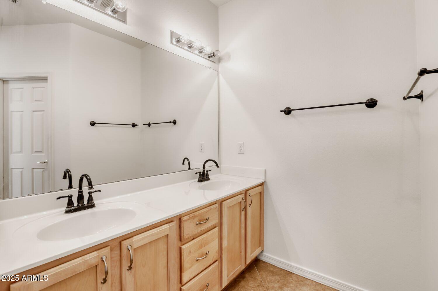 7101 West Beardsley Road, Unit 1403 Glendale, AZ 85308 - Photo 23 of 40 a bathroom with a sink and mirror
