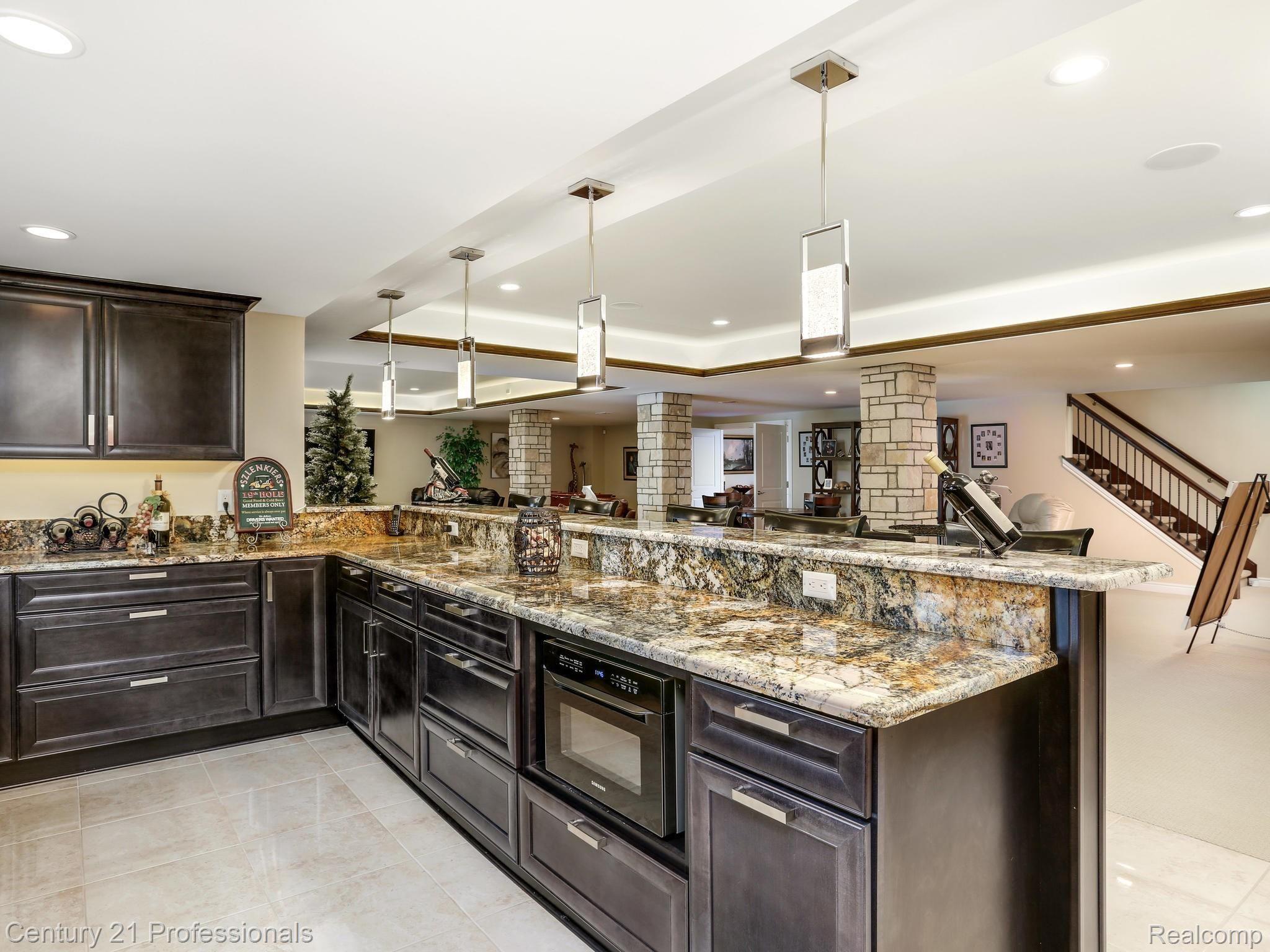 2744 North Addison Circle Rochester, MI 48306 - Photo 39 of 62 2744 S Addison Cir Rochester-051-049-2744 Addison circle south-MLS_Size.jpg