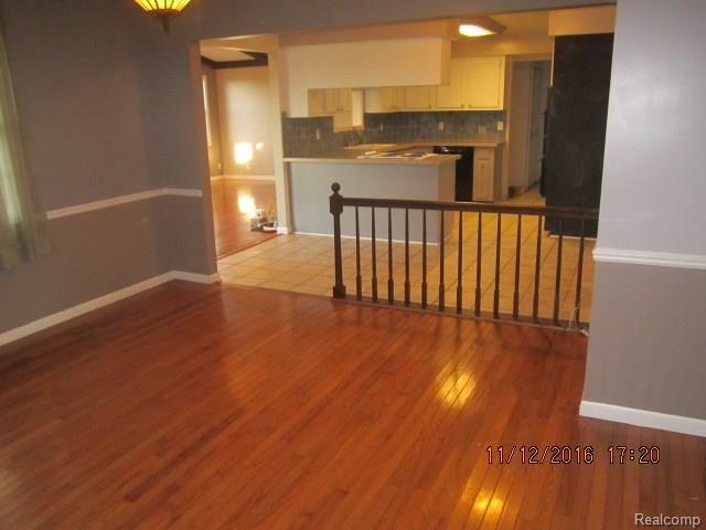 4895 East Burnside Road North Branch, MI 48461 - Photo 6 of 24 4895 Burnside dining kitchen IMG_7979 (22).jpg