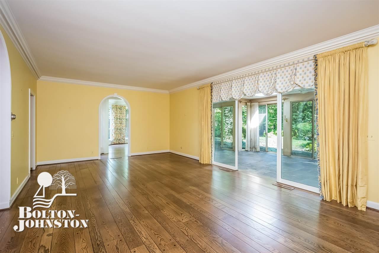 360 Provencal Road Grosse Pointe, MI 48236 - Photo 11 of 78 Living Room