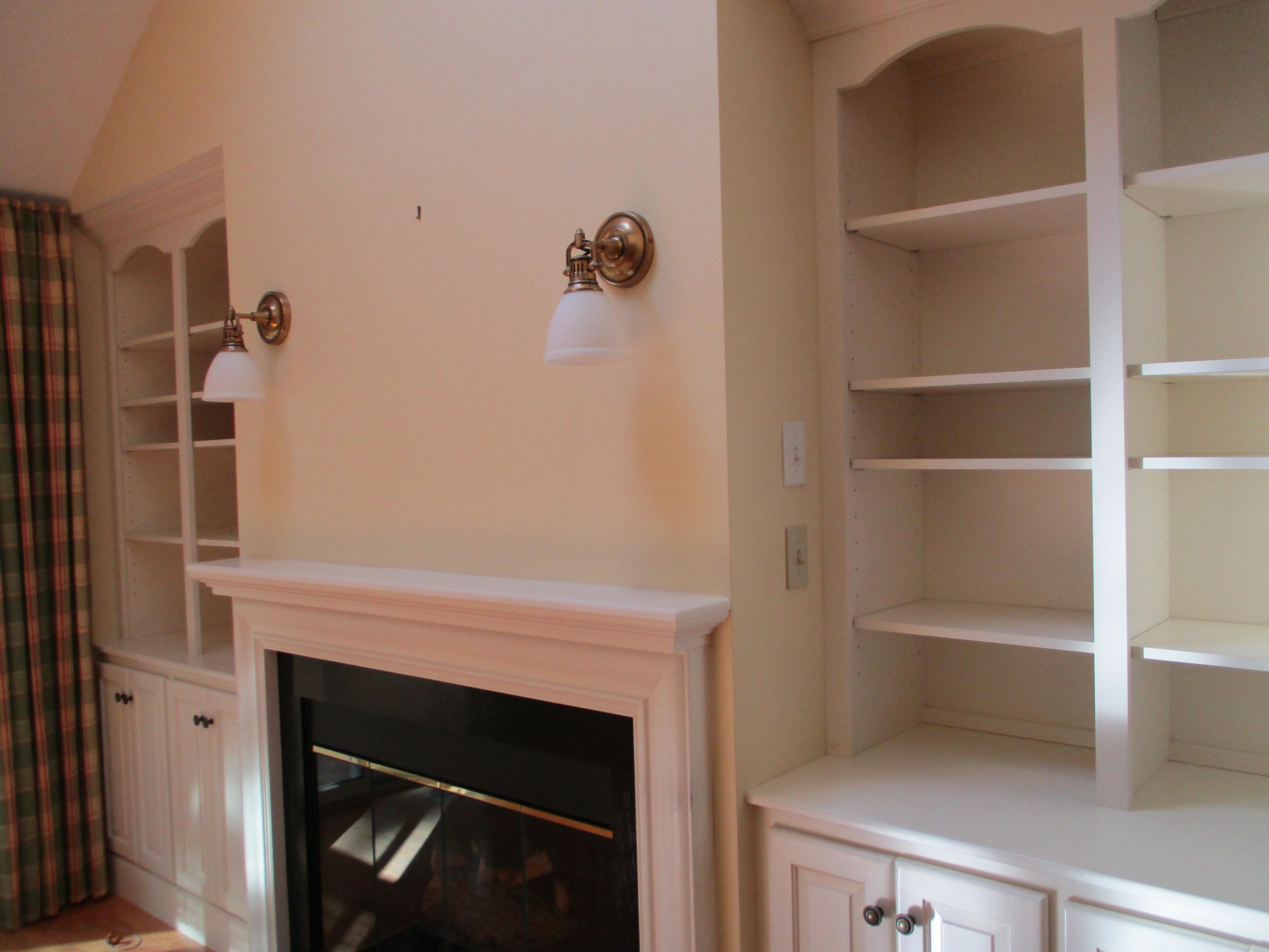 13 North Ridge Road, Unit 440 Mashpee, MA 02649 - Photo 11 of 30 a hallway with a fireplace