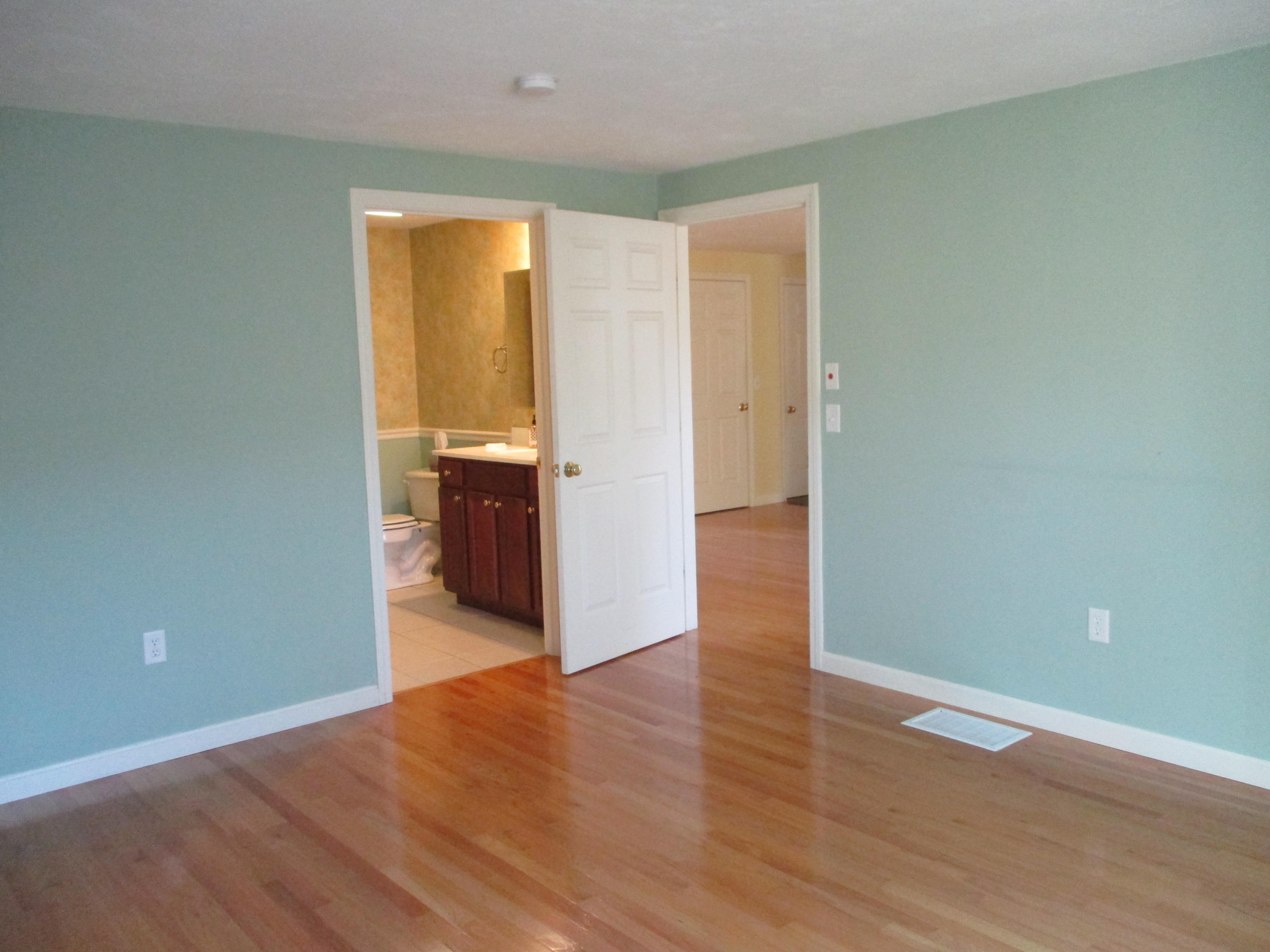 13 North Ridge Road, Unit 440 Mashpee, MA 02649 - Photo 18 of 30 an empty room with wooden floor and windows
