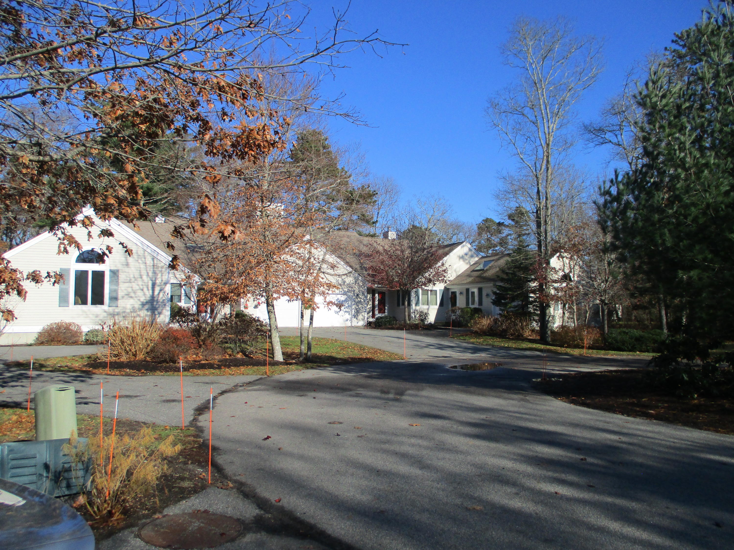 13 North Ridge Road, Unit 440 Mashpee, MA 02649 - Photo 28 of 30 a front view of a house with a yard and fountain in middle