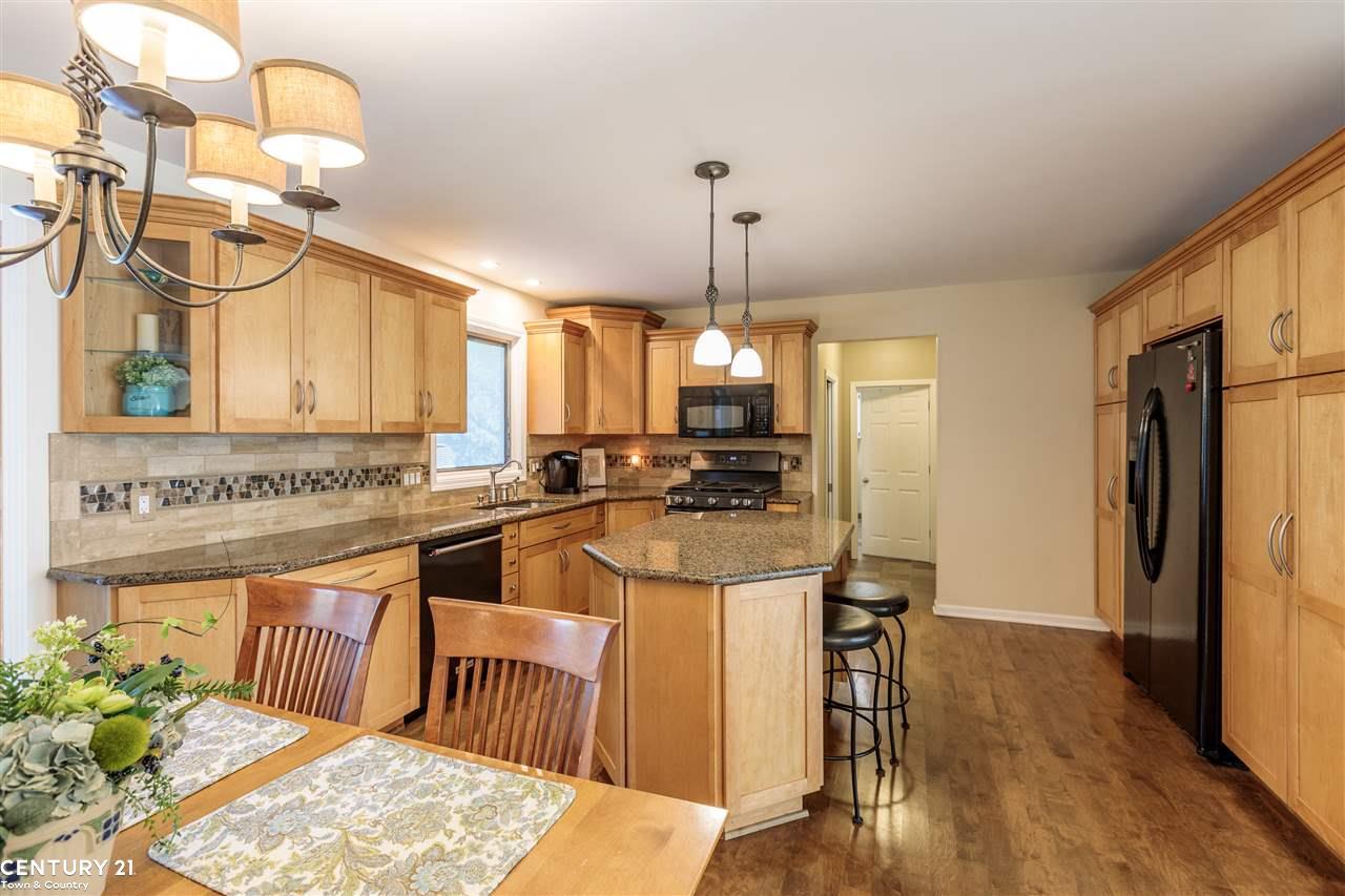 1325 Royal Crescent Street Rochester Hills, MI 48306 - Photo 3 of 40