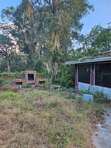 a view of front of house with a yard
