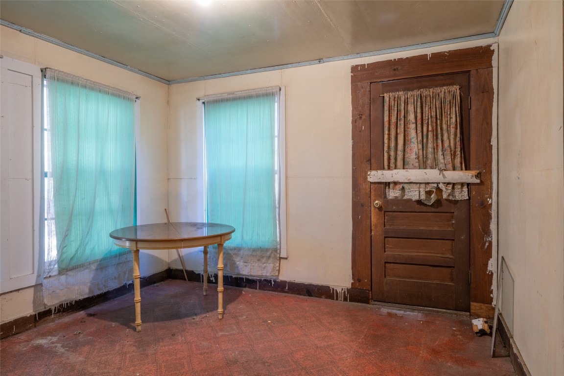 464135 State Road 200 Yulee, FL 32097 - Photo 24 of 27 a room that has a bench in it