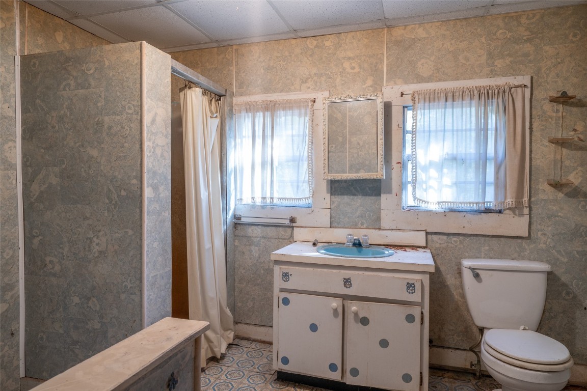 464135 State Road 200 Yulee, FL 32097 - Photo 25 of 27 a bathroom with a sink a toilet a window and shower