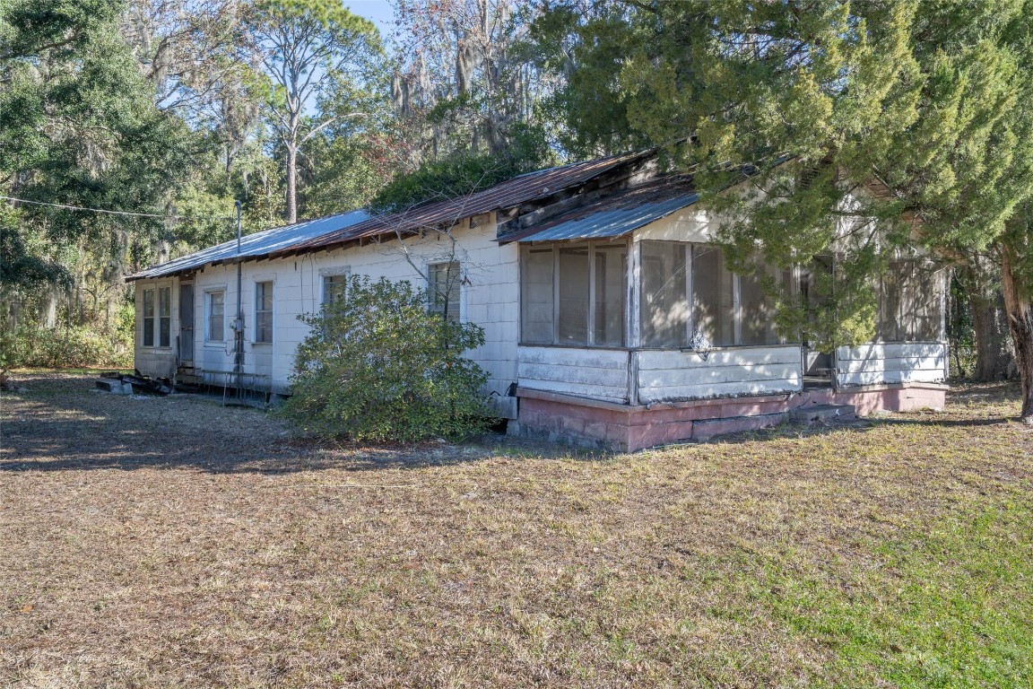 464135 State Road 200 Yulee, FL 32097 - Photo 4 of 27 a view of a house with a yard and large tree