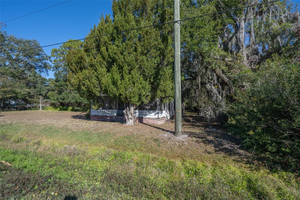 464135 State Road 200 Yulee, FL 32097 - Photo 6 of 27 a view of a outdoor space and trees