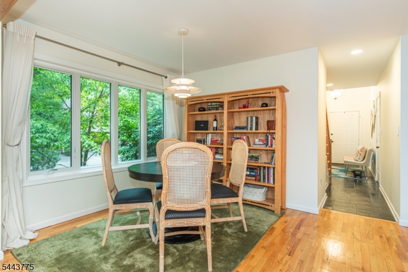 122 Macleish Court Mahwah, NJ 07430 - Photo 8 of 28