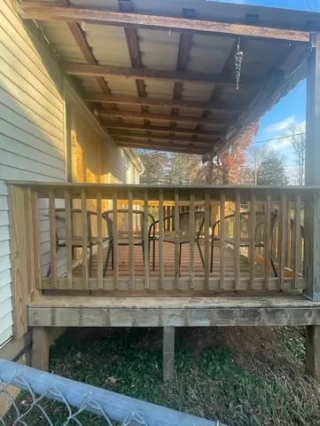 a view of entryway with lake view