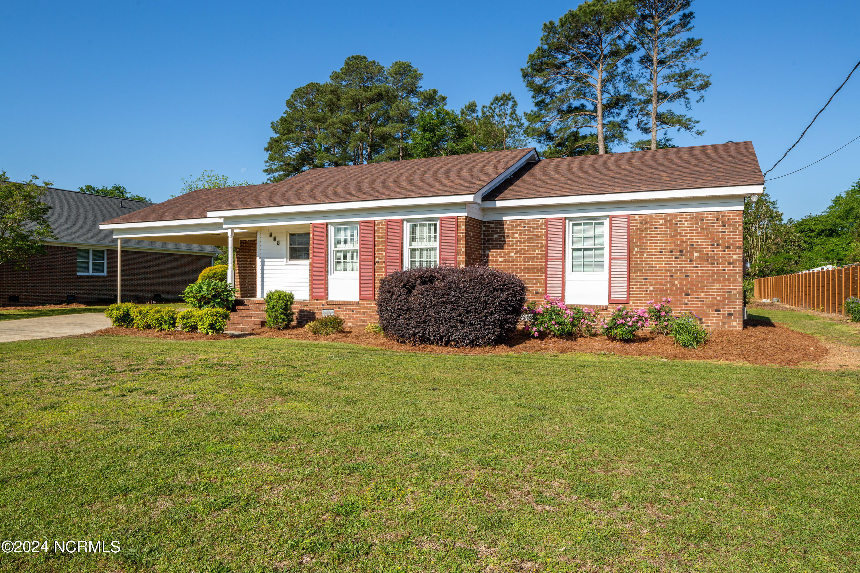 605 Allen Street Clinton, NC 28328 - Photo 2 of 26 605 Allen St2