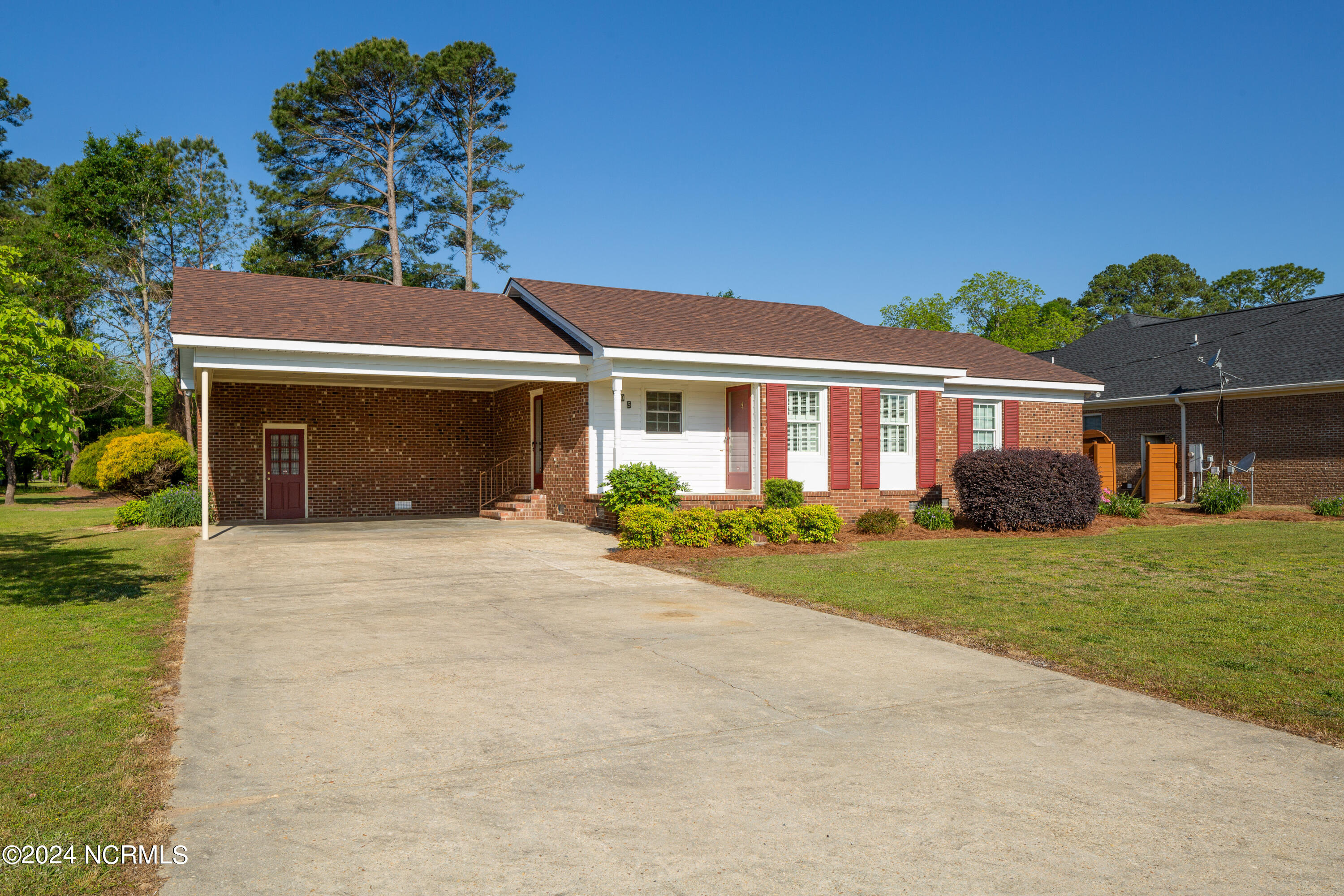 605 Allen Street Clinton, NC 28328 - Photo 3 of 26 605 Allen St3