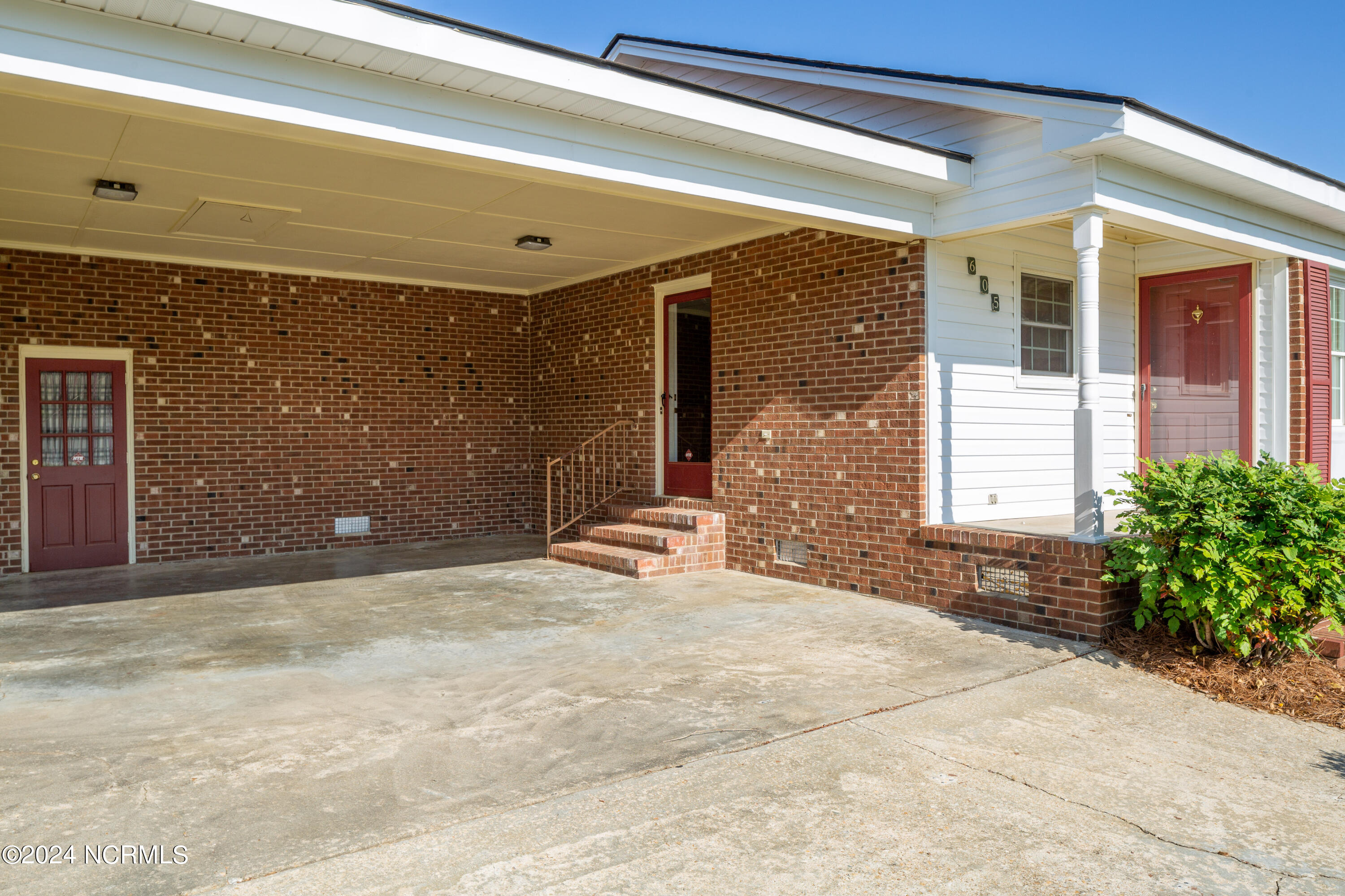 605 Allen Street Clinton, NC 28328 - Photo 4 of 26 605 Allen St4