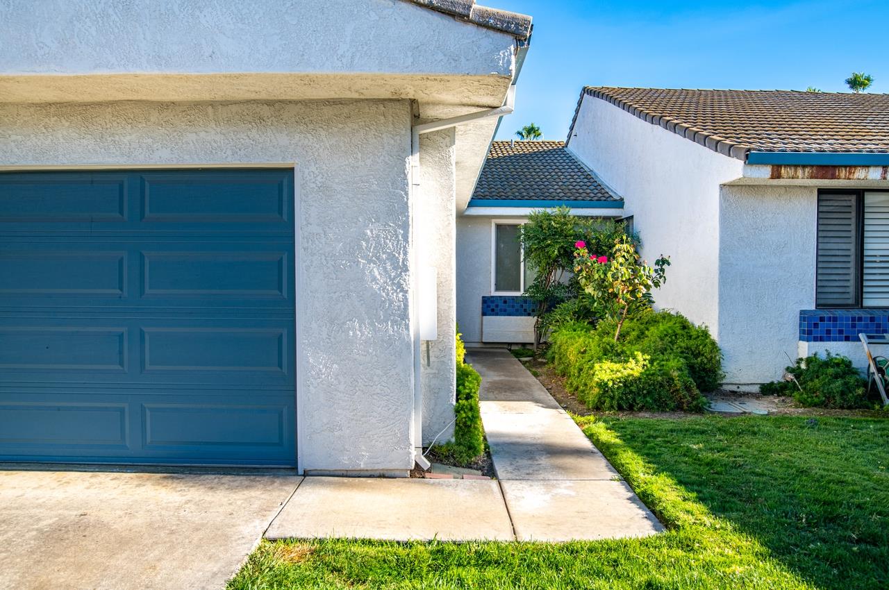 5644 Schooner Loop Discovery Bay, CA 94505 - Photo 5 of 42 a front view of house with yard