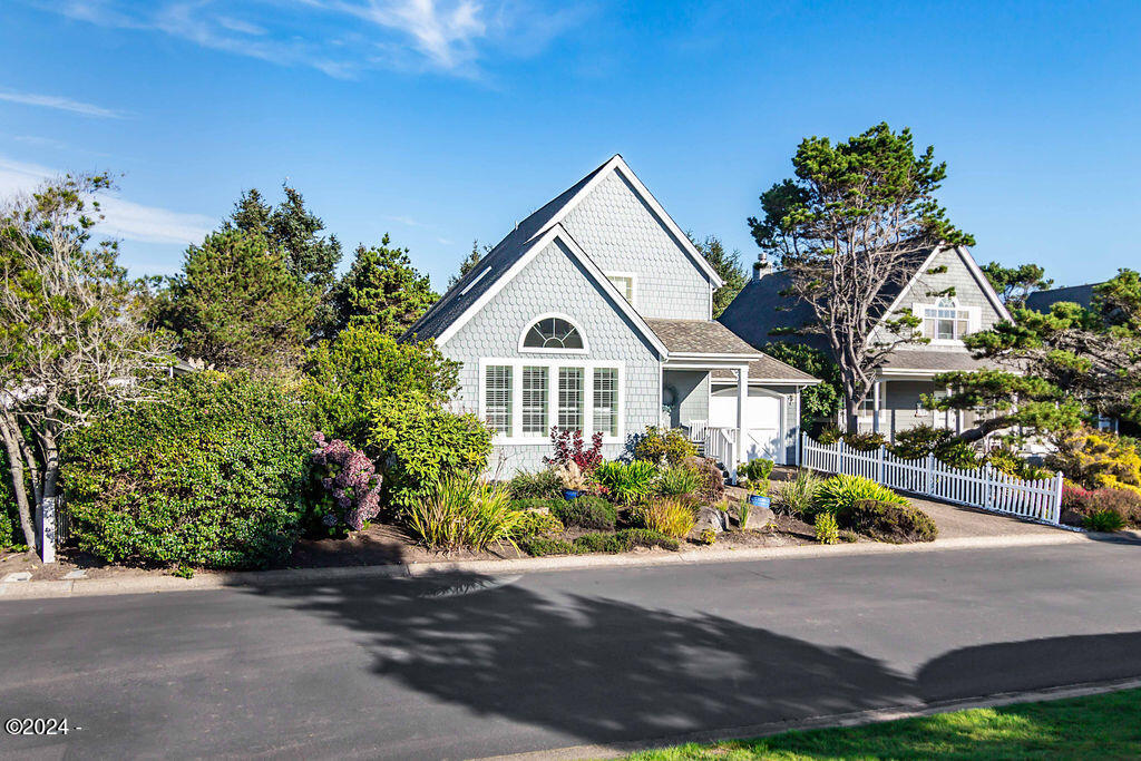 230 Southwest 61 Street Newport, OR 97366 - Photo 26 of 43 230SW61stSt-web-26