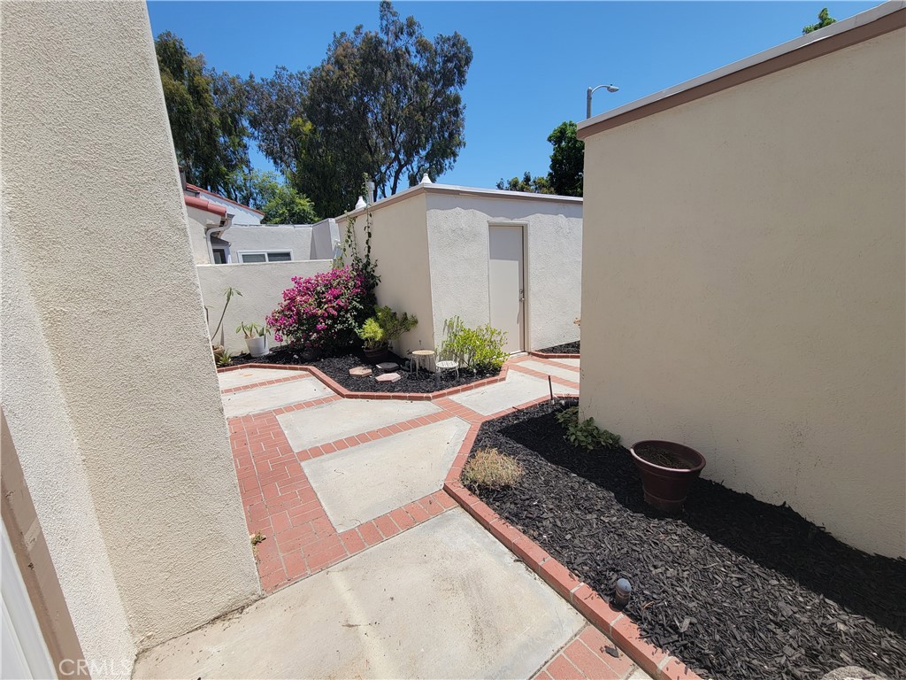 11 Meadowsweet Way Irvine, CA 92612 - Photo 25 of 35 a view of a backyard