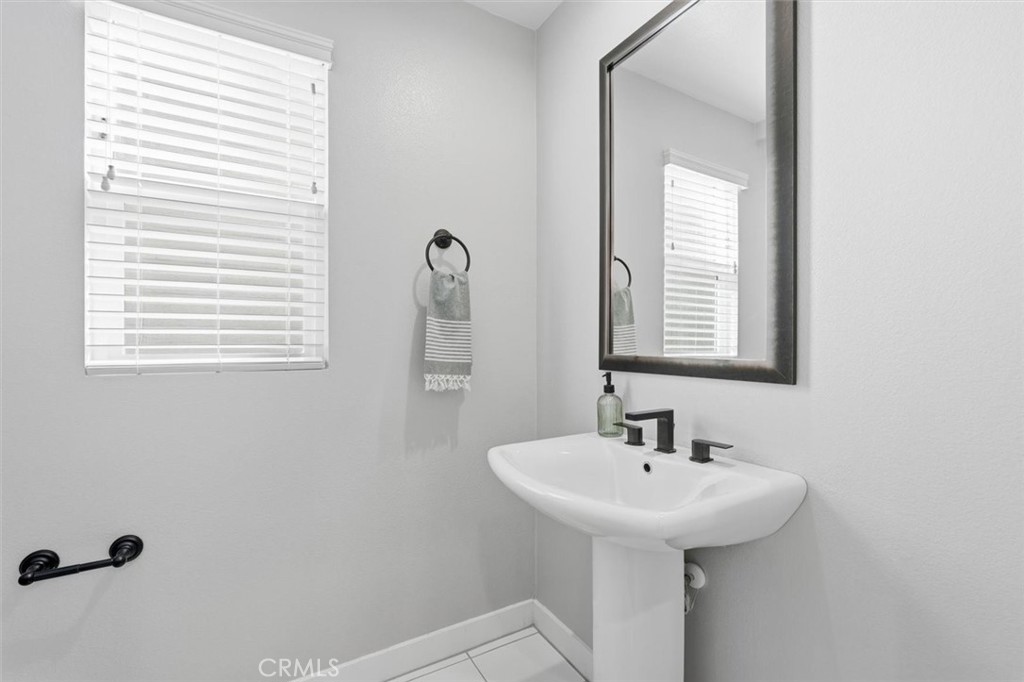 2144 Swallowtail Walk Gardena, CA 90249 - Photo 17 of 59 Powder room
